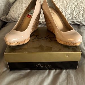 Shoe. Wedges size 11